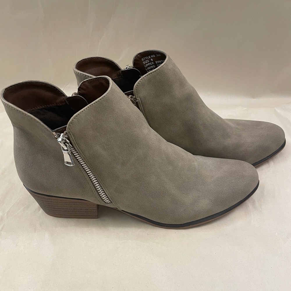 Crochet Women's Size 9 Booties, never worn.